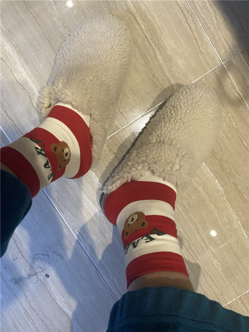 现货韩国东大门女袜网红新年红袜卡通熊拼色条纹本命年春节中筒袜,淘宝优惠券,粉丝福利购,淘宝优惠卷