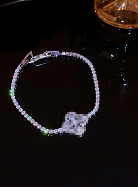 真金电镀四片叶子锆石卡扣手链时