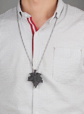 民族风黑檀木枫叶挂坠钛钢毛衣链