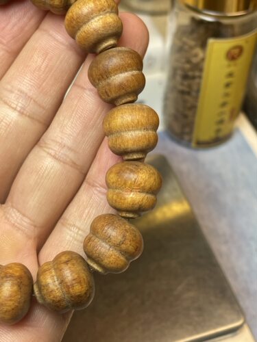贡木粗磨未打磨清香味老料沉水雕刻年糕油葫芦手串文玩念珠盘沉香 - 图2