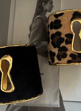 夏帕瑞丽   法式高级款经典简约轻奢钥匙孔植绒手镯豹纹