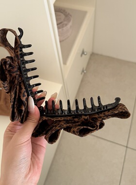 复古棕豹_设计师款蝴蝶结香蕉夹高级感气质百搭后脑勺盘发发饰