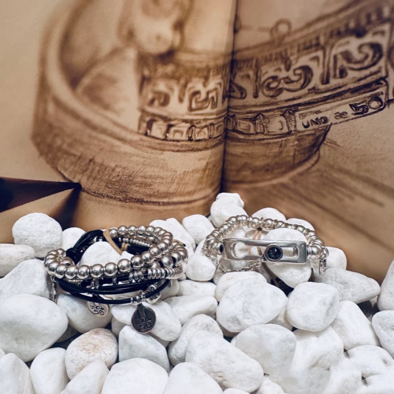 西班牙UNOde50圆珠牛皮手链ins欧美轻奢小众情侣皮绳个性多层手饰 - 图1