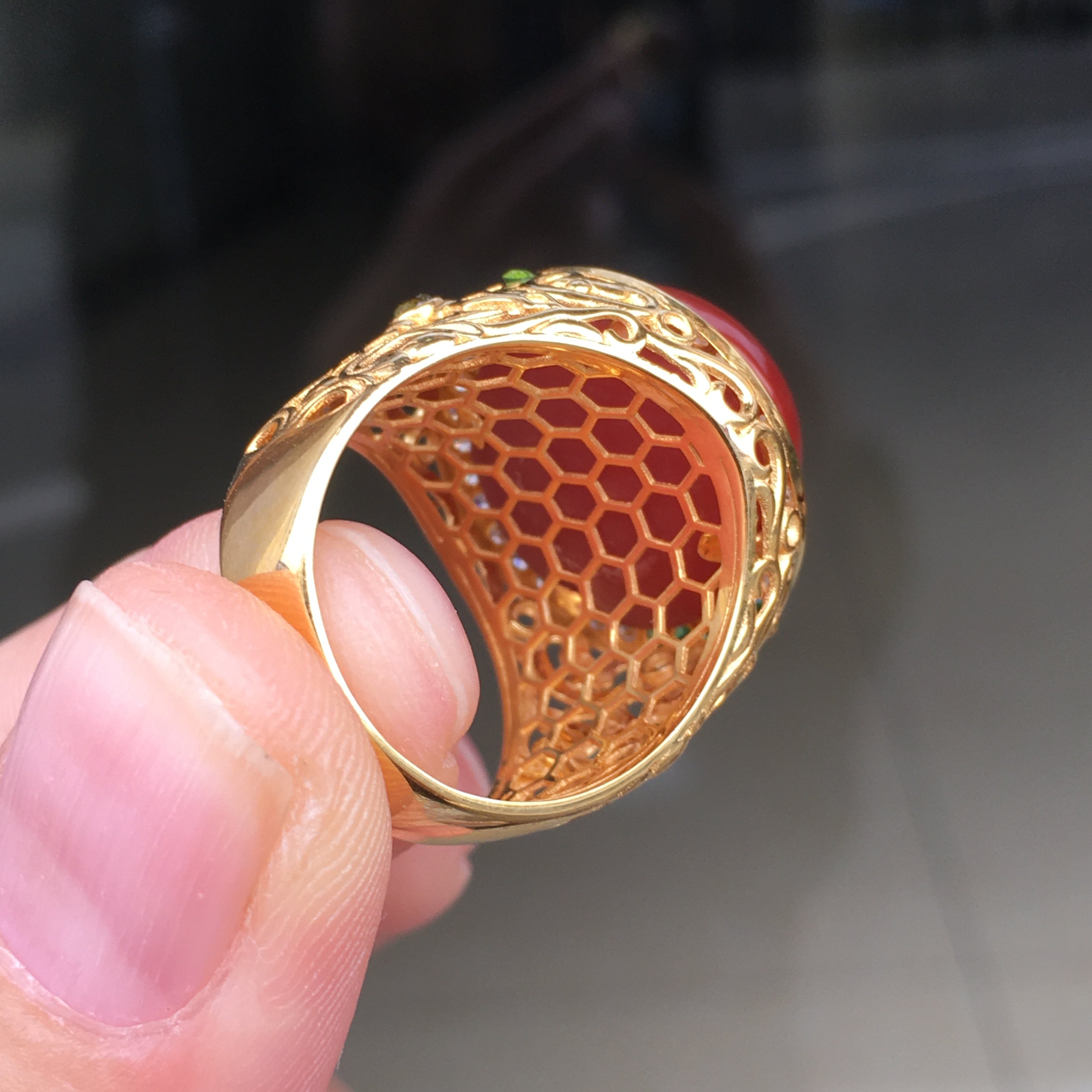 Wassily made oxblood red ring, 18k gold with large diamonds, 18 rings with rich color, solid color naked surface