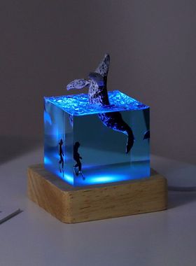 海洋树脂5厘米立方体鲸鱼座头鲸摆件迷你夜光小夜灯生日礼物饰品
