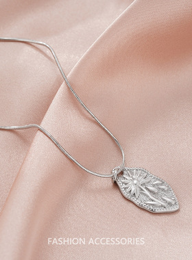 中古立体雏菊吊坠项链小众设计时尚简约百搭锁骨链轻奢高级感颈链