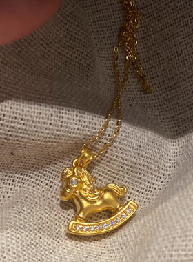 新中式复古金色小马项链可爱实心摇摇步马吊坠2026生肖属马毛衣链