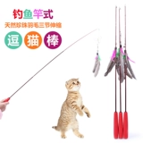 Кошка поставляет мыши, дразнящие кошачьи палочки могут выдвигать рыб