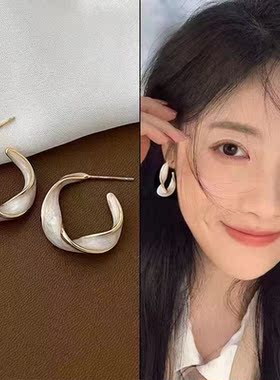 高级感流沙滴釉爱心耳环女2023年新款潮轻奢小众时尚耳扣百搭耳饰