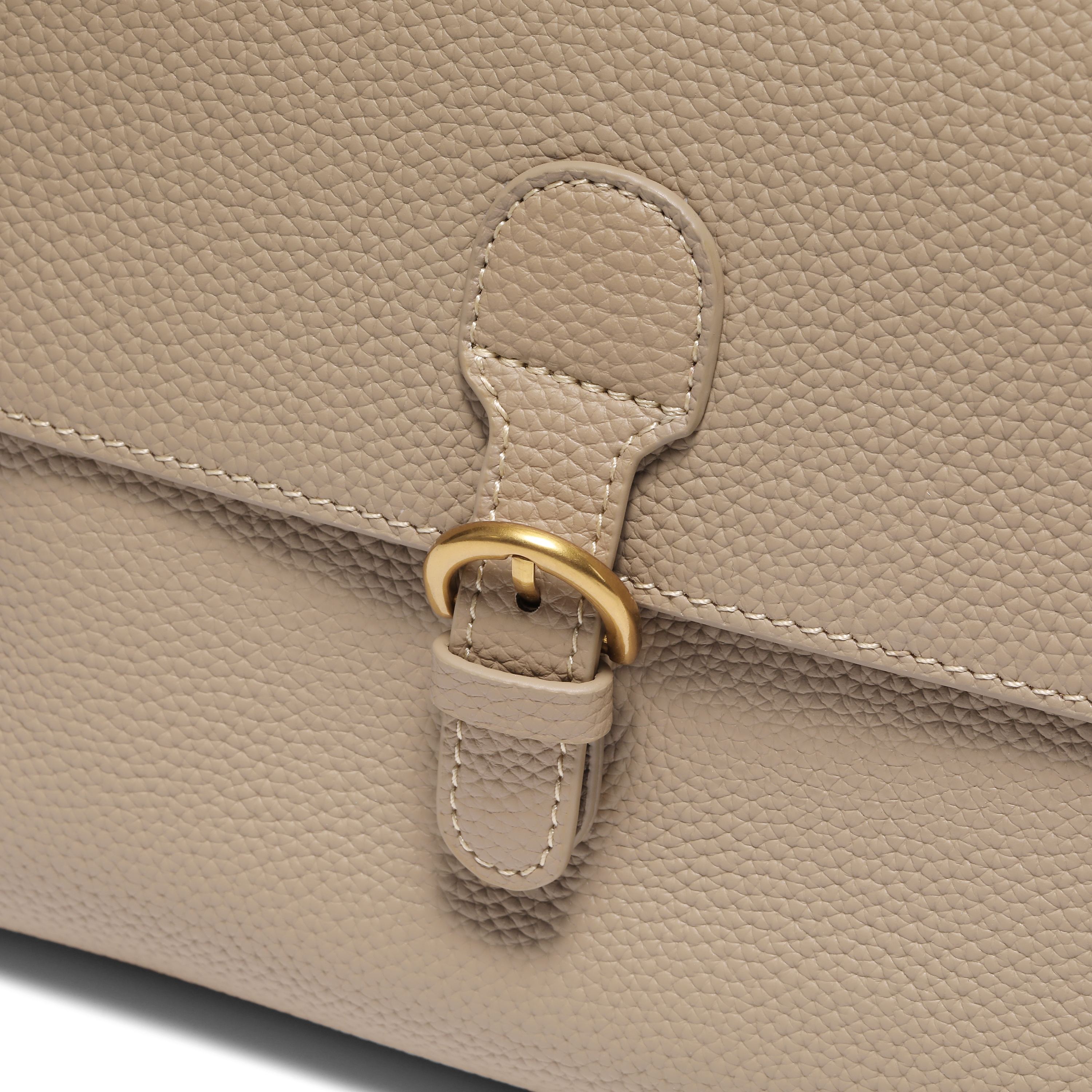 百丽包包女2025冬季新款轻便旅游法式通勤单肩斜挎小方包F3075DX5 - 图2