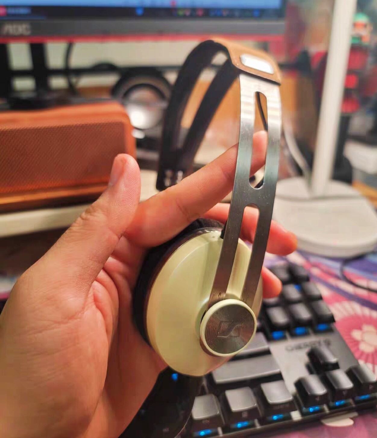 森海塞尔MOMENTUM乐动大小馒头耳机真牛皮不锈钢高保真二手高颜值,淘宝优惠券,粉丝福利购,淘宝优惠卷