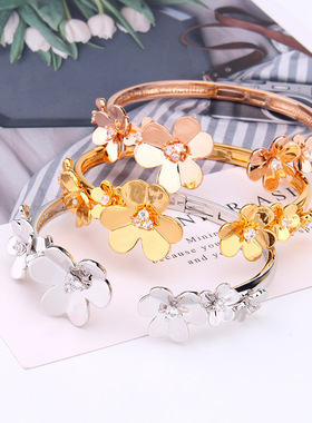 时尚创意三叶花手镯个性随意搭镀金三花手环女式小奢网红手饰品