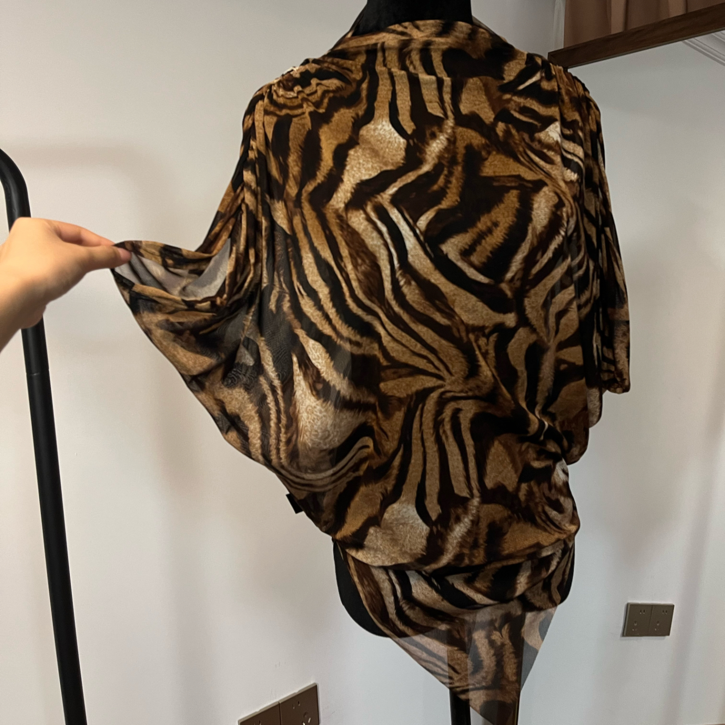 Loyal舞服新款虎纹网纱罩衫小高领不规则下摆上衣夏季拉丁 - 图0