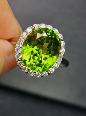 天然橄榄石戒指收藏级别宝石重5.55克拉实物偏翠绿肉眼全净火彩足