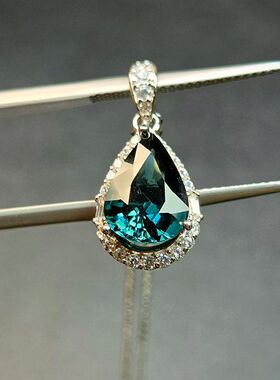 纯天然蓝碧玺吊坠重量2.1克拉水滴形7.7*11mm色泽具有蓝宝石特质