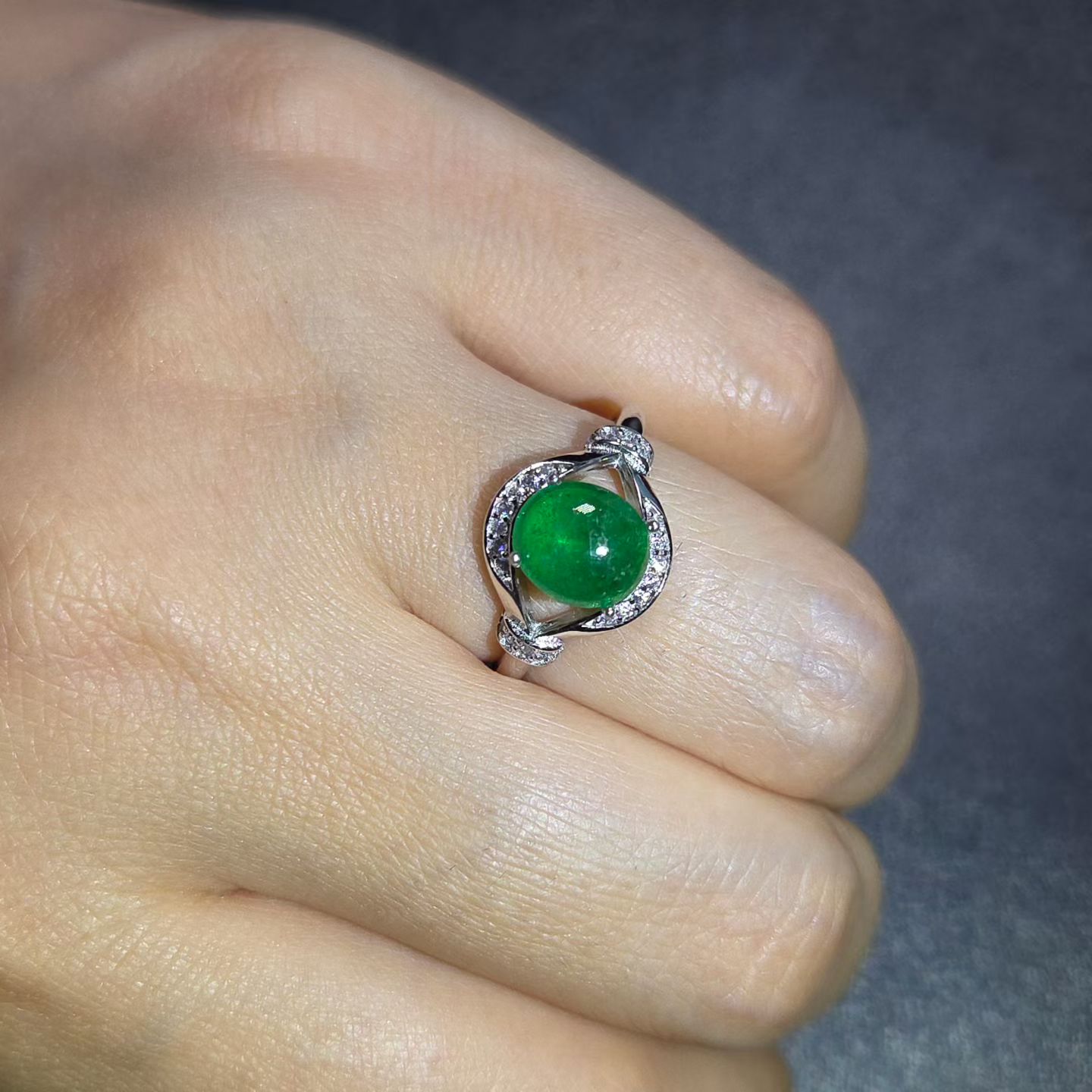 Natural Colombian emerald ring weight 1.29 carats 7.1*8.2mm Green with GRA certificate