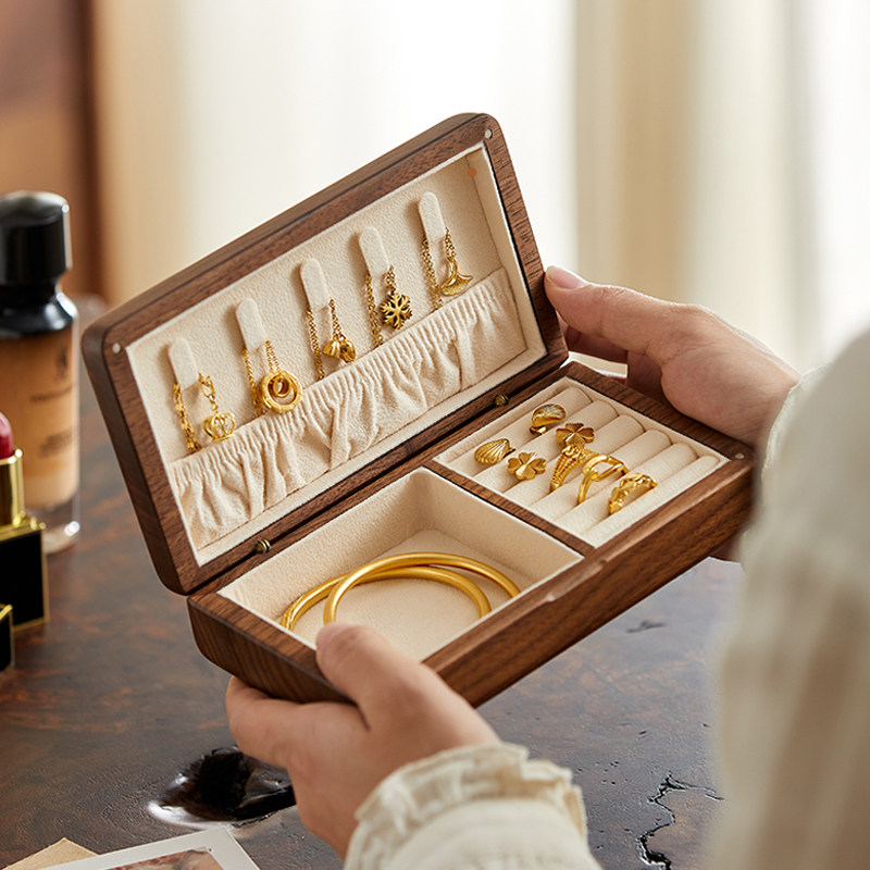 Simple style walnut portable jewelry box