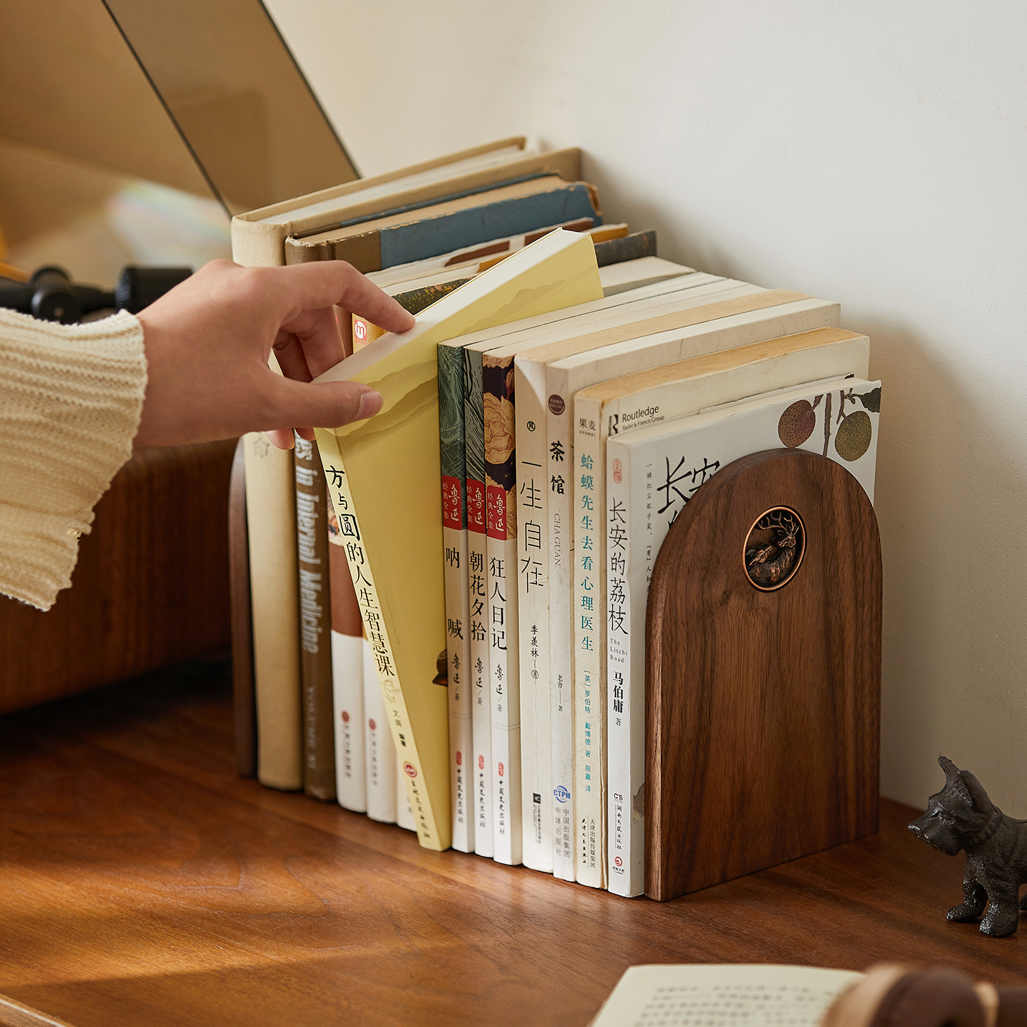 书桌侧边书立黑胡桃木可伸缩儿童学生高中生学校实木书立架桌面收纳书挡板固定书本课桌收纳神器分隔板 - 图2