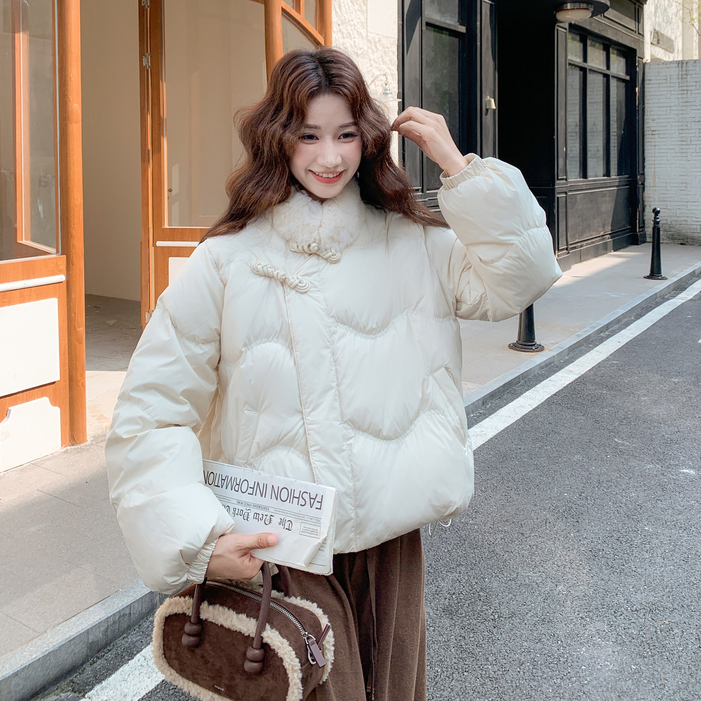 米白色新中式国风盘扣羽绒服女2025年冬季新款真兔毛领轻暖面包服,淘宝优惠券,粉丝福利购,淘宝优惠卷