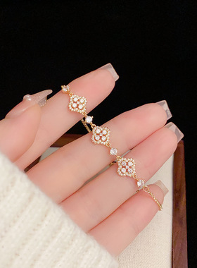 韩式甜美时尚精致三朵锆石花朵手链女网红爆款气质轻奢高级感手环