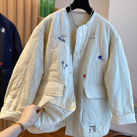 High-end collarless lightweight cotton coat for women 2025 new style loose temperament unique embroidery super good-looking quilted jacket winter