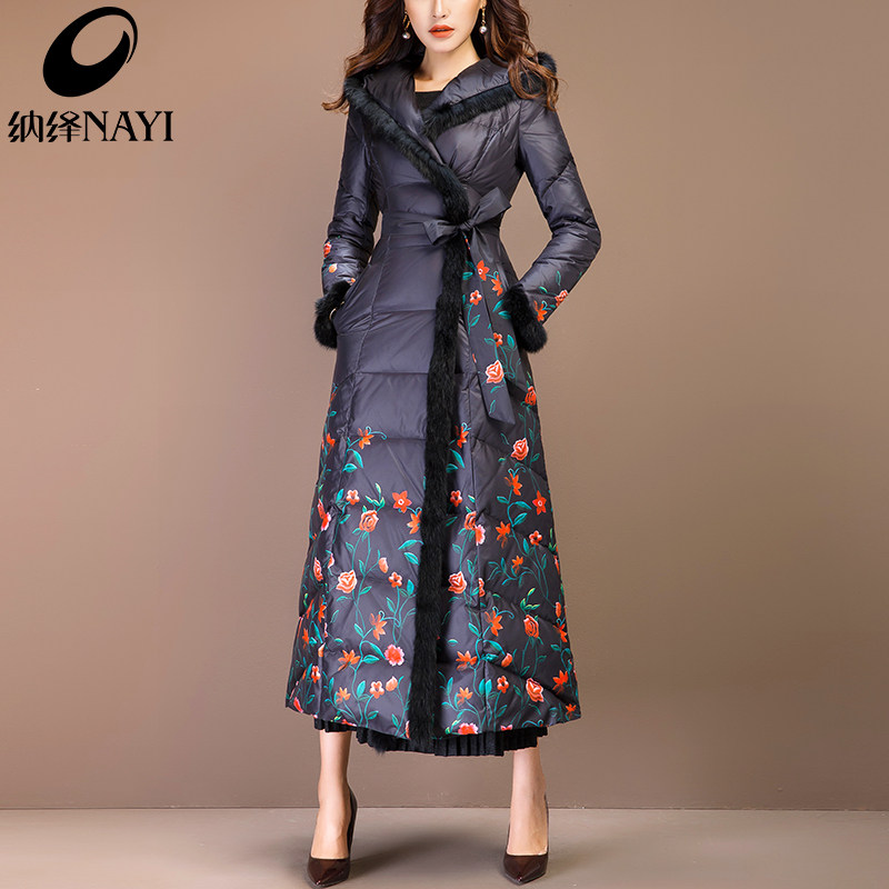 黑色印花色女2020新款中长款白鸭绒 纳绎羽绒服