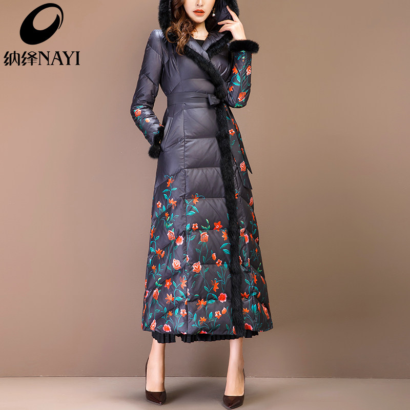 黑色印花色女2020新款中长款白鸭绒 纳绎羽绒服