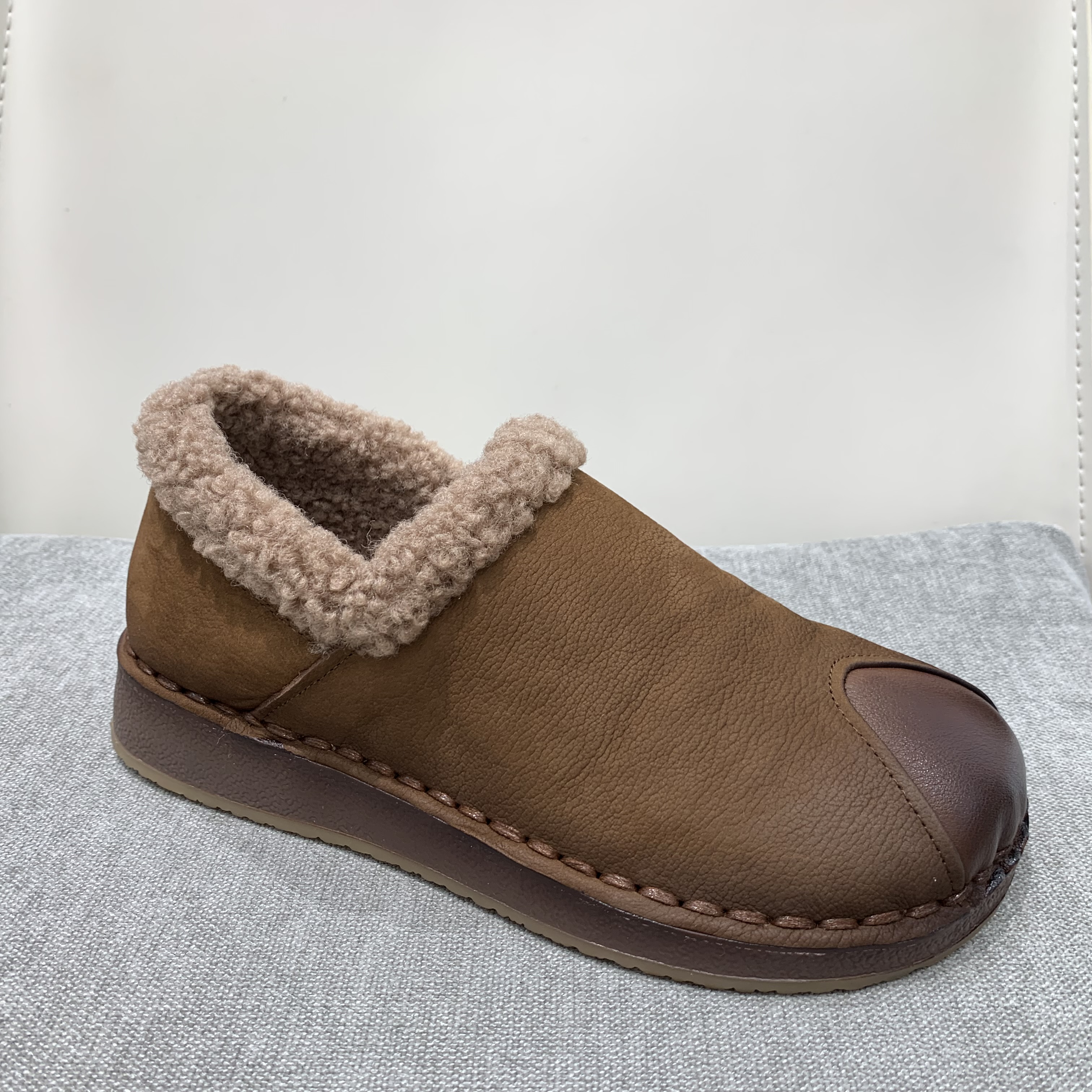 真皮复古加绒妈妈鞋女2025冬季新款圆头休闲软底鞋一脚蹬保暖棉鞋 - 图3