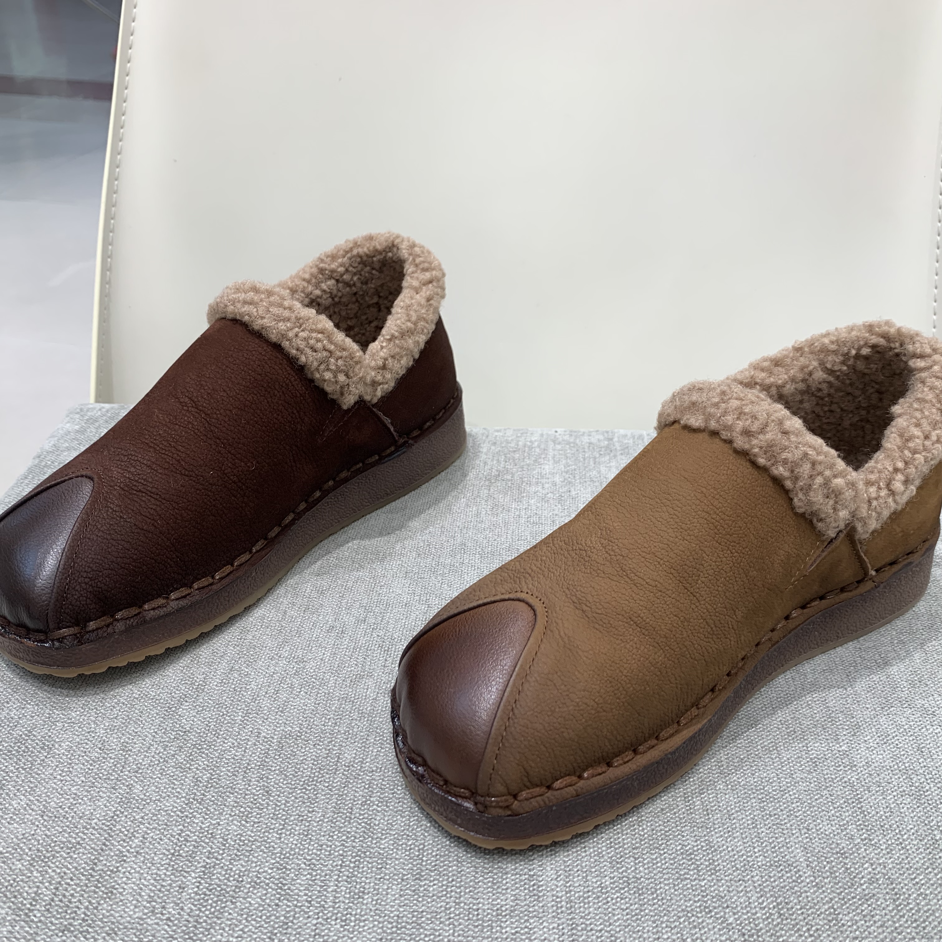 真皮复古加绒妈妈鞋女2025冬季新款圆头休闲软底鞋一脚蹬保暖棉鞋 - 图0