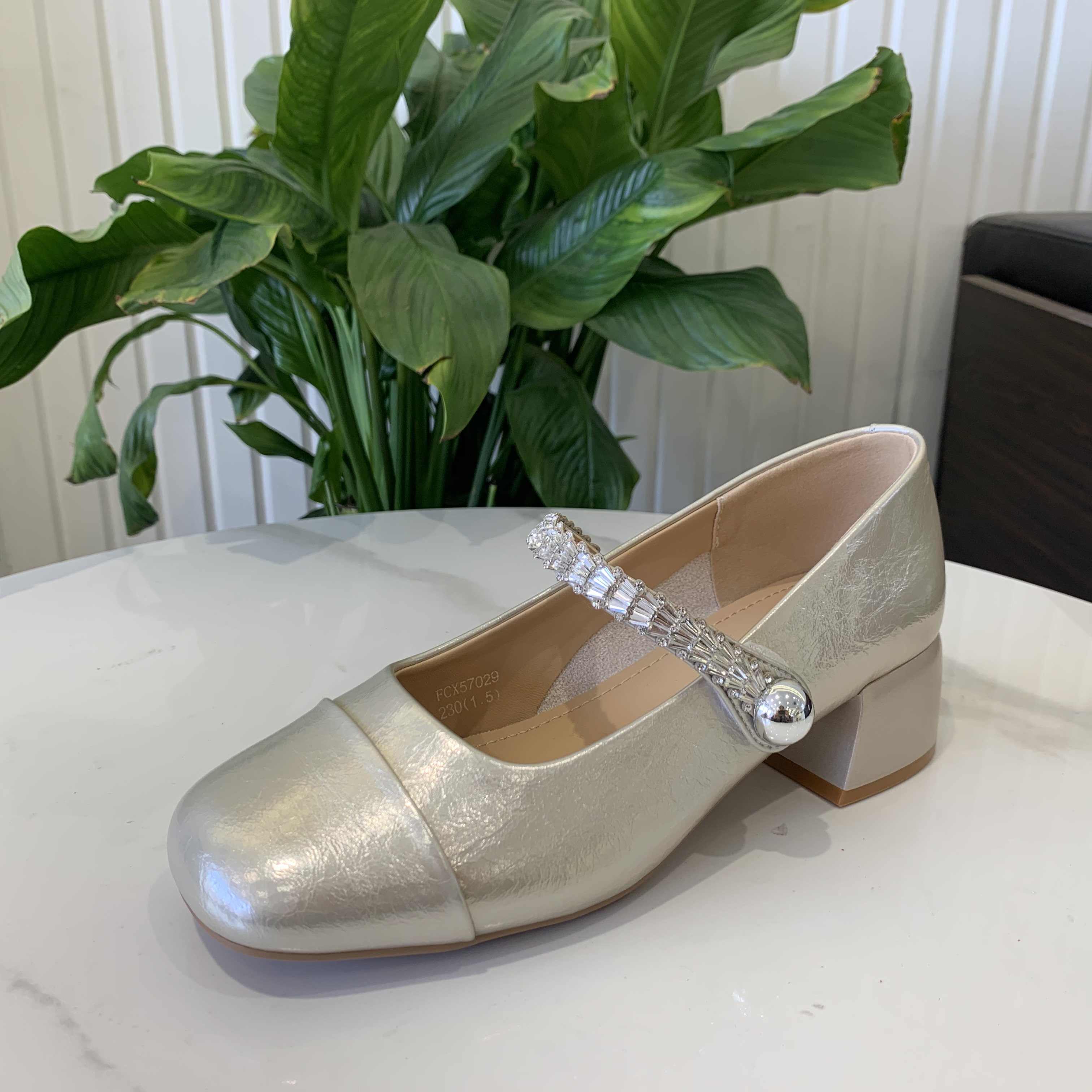 韩版粗跟玛丽珍鞋女2026春季新款气质小香风配裙子绝美水钻女单鞋,淘宝优惠券,粉丝福利购,淘宝优惠卷