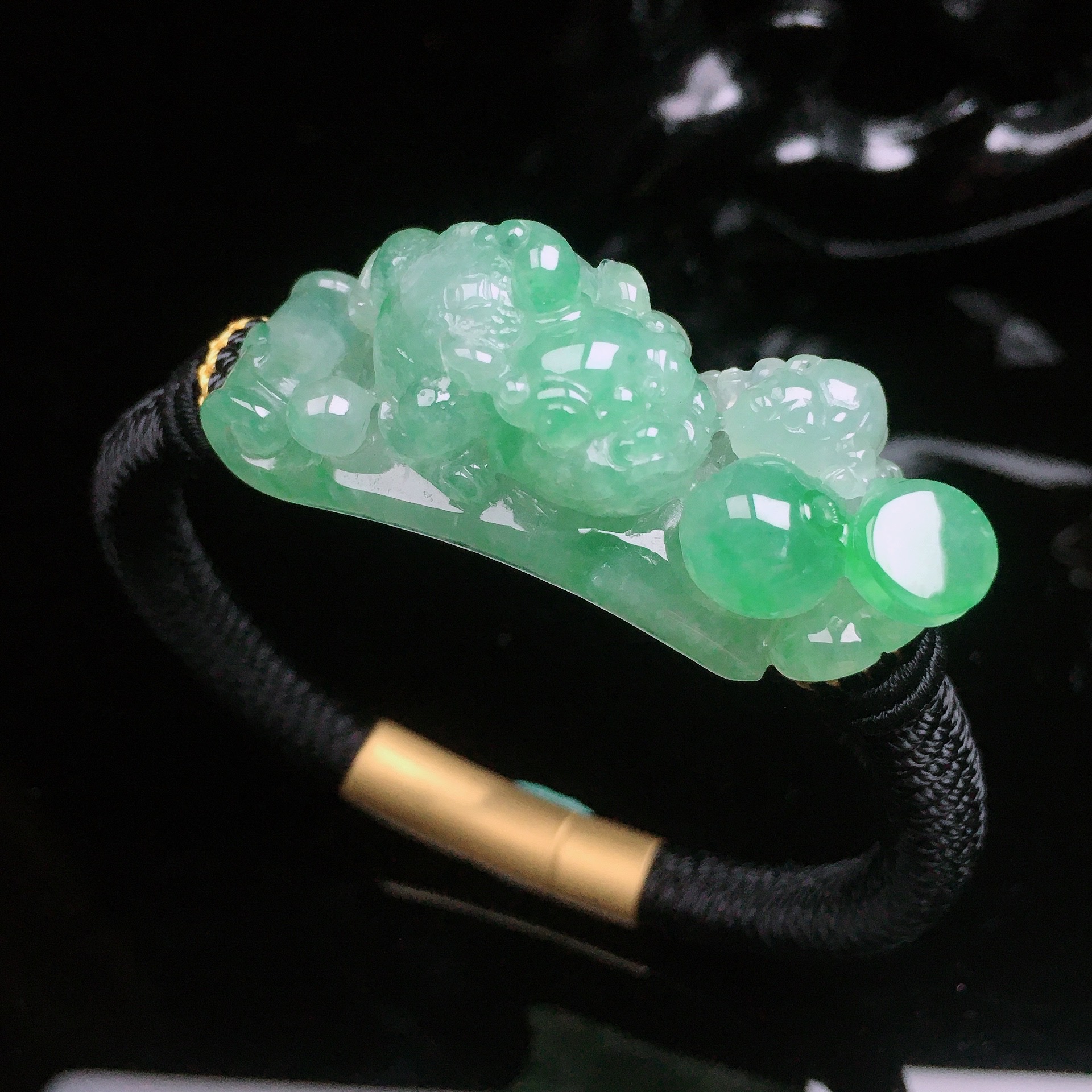 缅甸天然翡翠A货 冰种金蟾手牌 - 图3