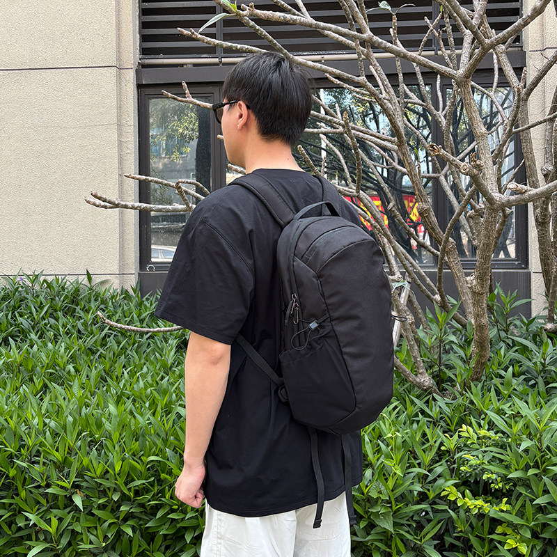 Same style Mantis 16L backpack