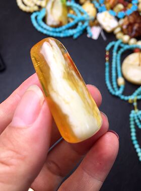 天然蜜蜡吊坠 特色 金绞瓷白 金沙 强烈对比 意境美 9.6克