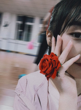 闺蜜写真拍照配饰红色舞蹈花朵