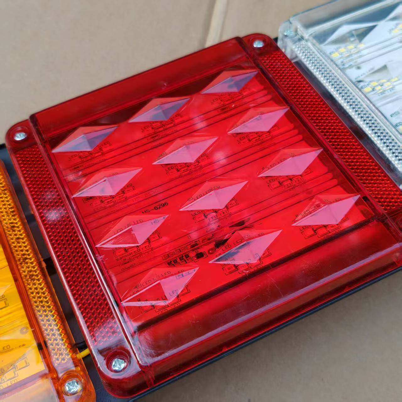 钻石140-2后尾灯高亮LED货车轻卡刹车转向倒车灯总成24v防水高亮 - 图2