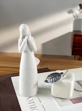 北欧轻奢女孩苹果套装小摆件