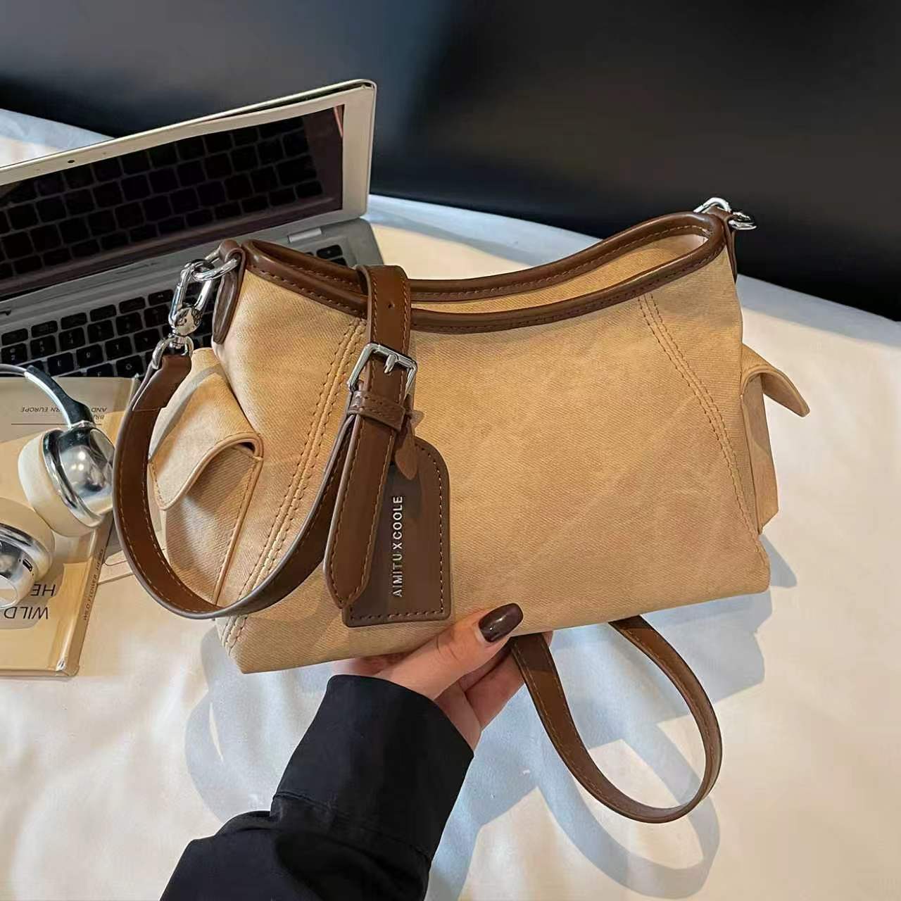 Amy Rabbit Women's Bag 2026 New Simple Texture Solid Color Trendy Western Niche Commuting Shoulder Crossbody Bag