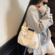 Simple and trendy design shoulder bag