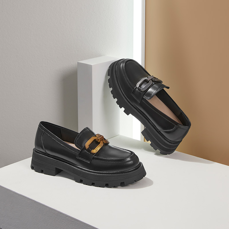 红蜻蜓女鞋官方旗舰店红蜻蜓乐福鞋女2022春夏新款金属扣厚底休闲学院风小皮鞋WFB417092