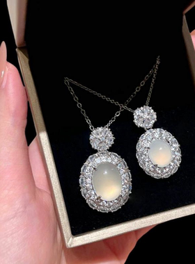 荔枝冻白玉髓蛋面太阳花宝石项链 水灵水灵轻奢白玉髓蛋面项链