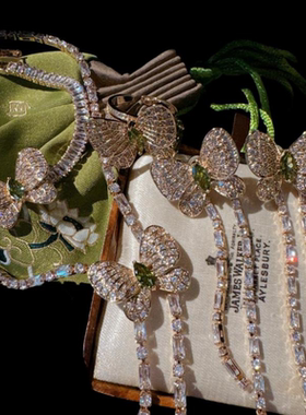 落日熔金高级感蝴蝶宝石项链古董感镀18K金橄榄绿锆石蝴蝶手链