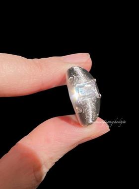 意大利轻奢拉丝交叉宝石戒指