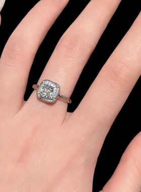 荔枝冻白玉髓花朵戒指 水灵水灵 镀18K金 白玉髓雪花锆石戒指百搭