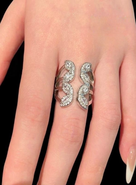 藤蔓人鱼泪水滴宝石戒指 星河璀璨 镀18K金 线条交织缠绕锆石戒指