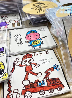 幼儿园教室透明CD盒照片墙环创画室亚克力光盘盒创意美术装饰布置