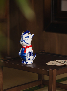 瑾年手绘青花龙陶瓷摆件新年礼品