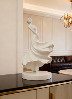现代简约白色人物雕塑摆件