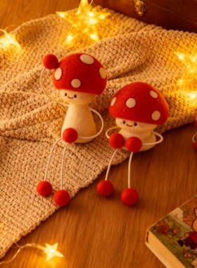 中古风蘑菇吊脚娃娃摆件客厅高级