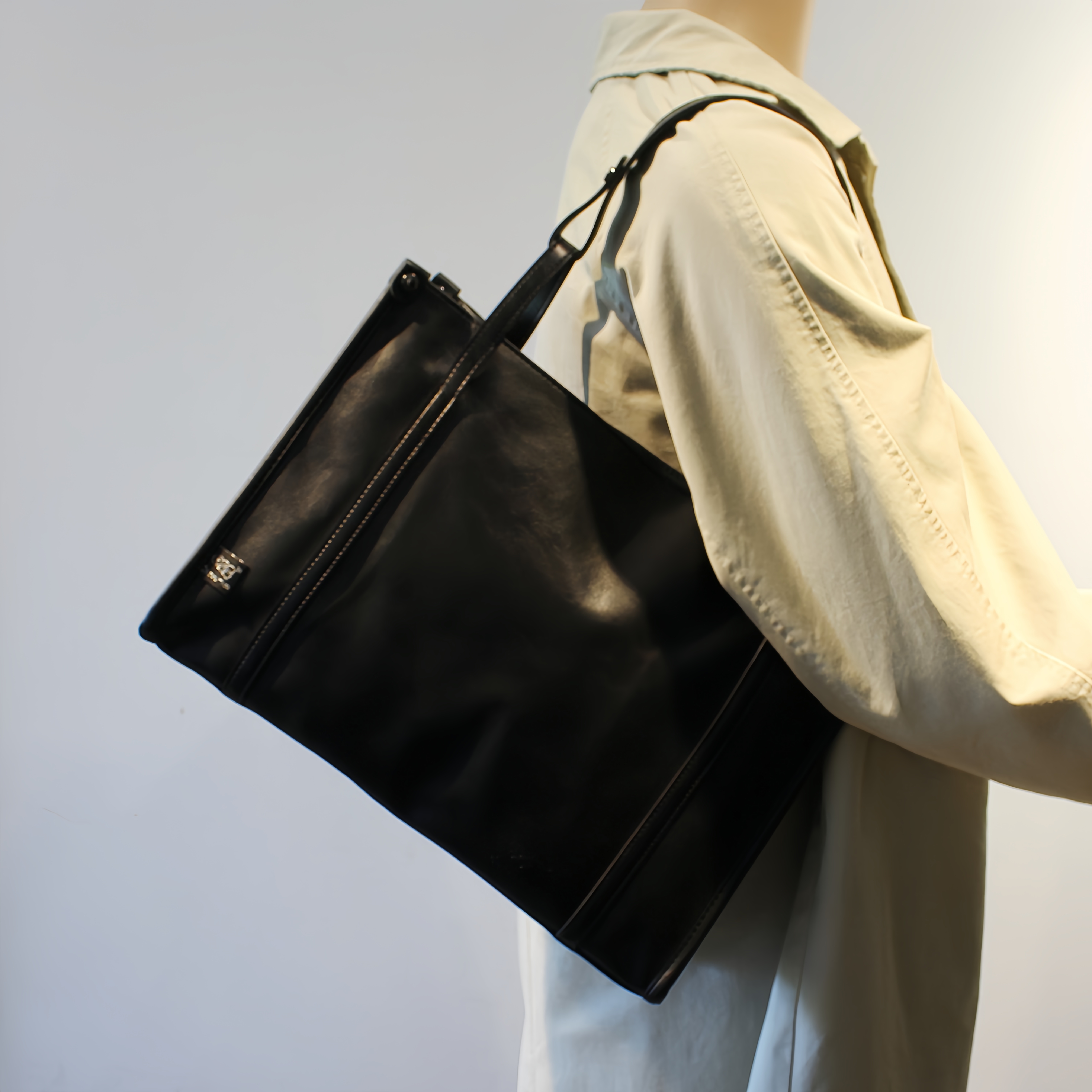 ThreeBox潮牌大容量单肩包男女简约ins风通勤电脑包平板包托特包 - 图2