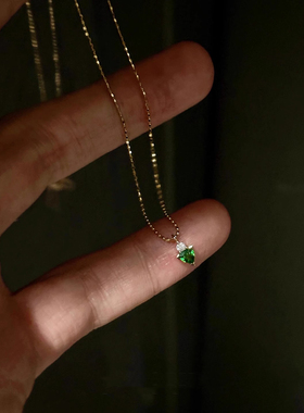 三角仿玉髓项链女2025新爆款